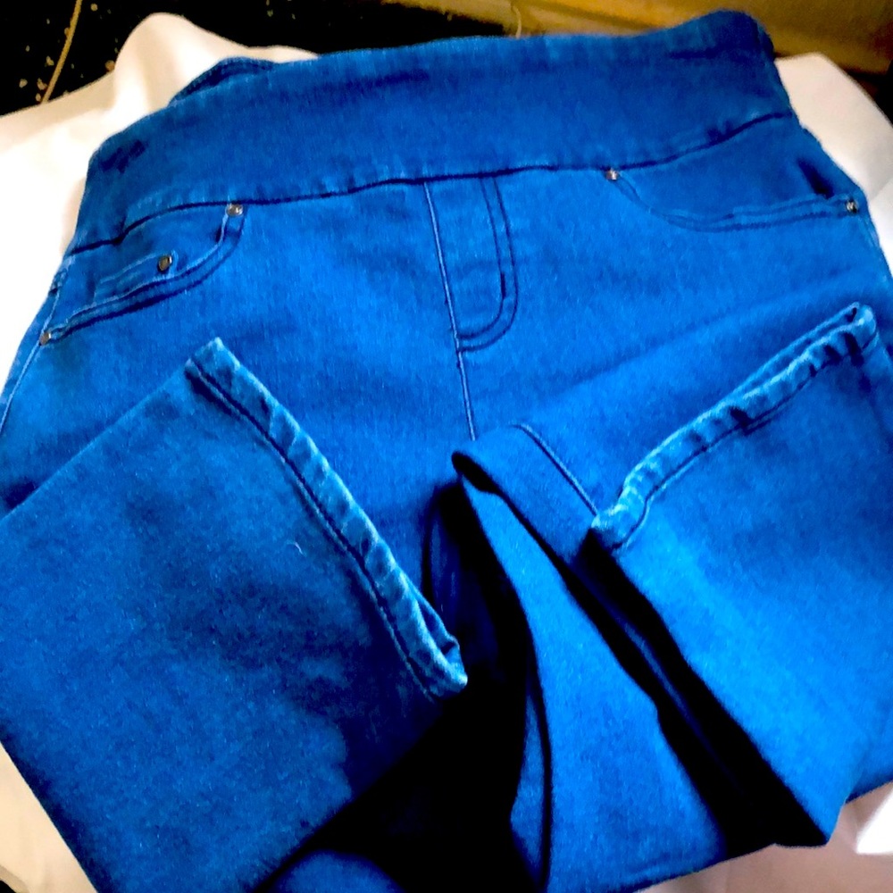 NWT Petite slip on jeans.